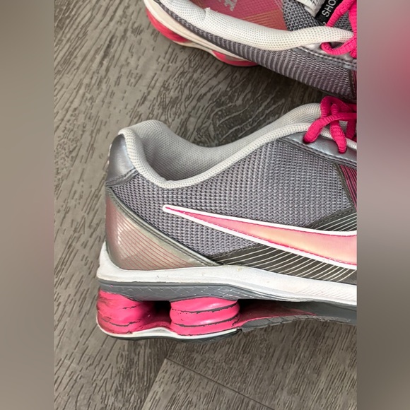 Nike Shox 09’ Metallic Grey & Pink Women’s Running Shoes size 7.5 - Picture 13 of 13